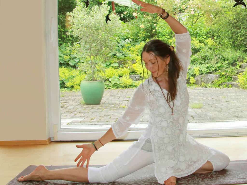 You are currently viewing Yoga für das Erwecken des individuellen Bewußtseins – Gespräch mit der Yogalehrerin Eva Devi Kerkmann